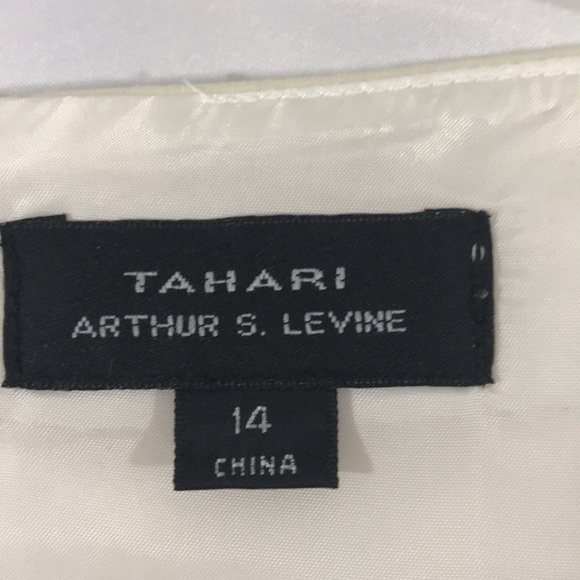 💋❤️HOST PICK❤️💋Beautiful Tahari Arthur S Levine V-neck Dress - Picture 2 of 6